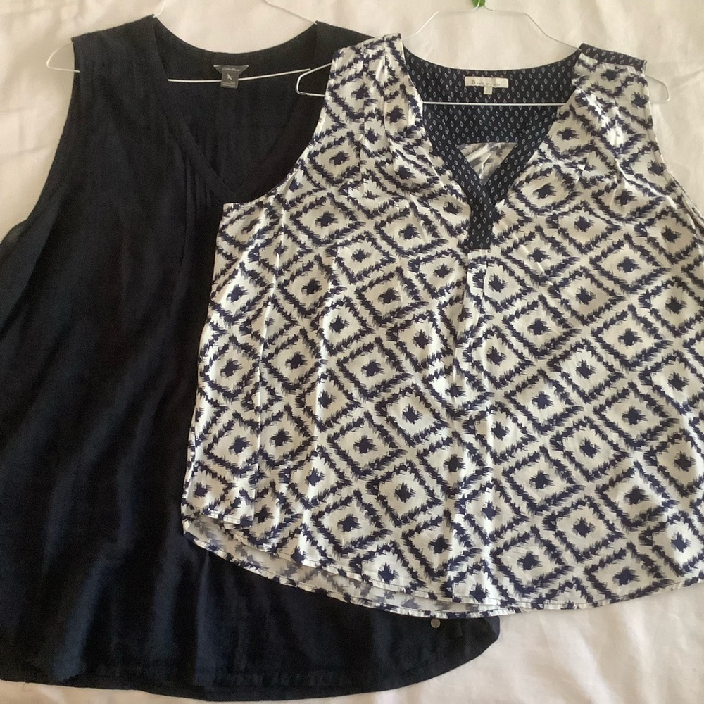 Bundle of 2 navy casual tops
